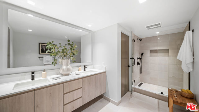 153 San Vicente Boulevard, Santa Monica CA: https://media.crmls.org/mediaz/f91633f9-e24a-4426-acb1-eba183f314de.jpg