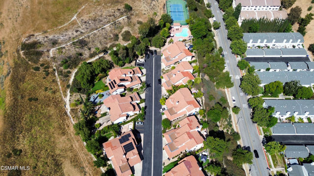 5964 Ruthwood Drive, Calabasas CA: https://media.crmls.org/mediaz/f9171ab9-c93b-4771-a30c-3d71c59fefa6.jpg
