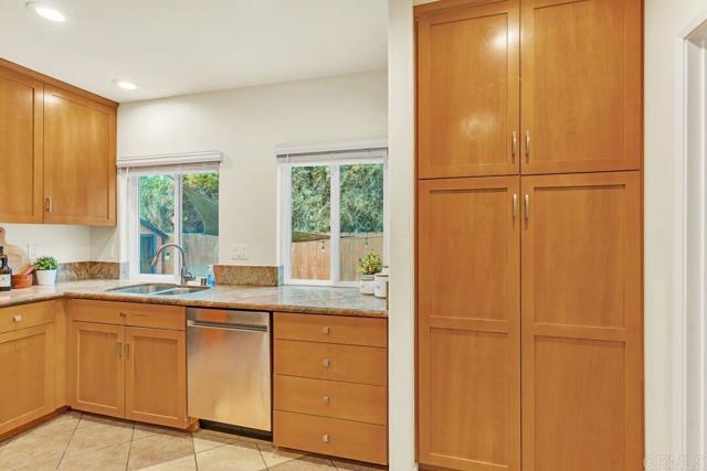 4725 Saratoga Avenue, San Diego CA: https://media.crmls.org/mediaz/f917f4d5-d895-41bf-812d-1f0165b59684.jpg