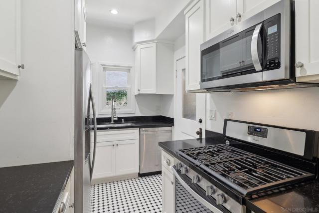 233 Hawthorn St, San Diego CA: https://media.crmls.org/mediaz/f917fa41-8774-4e56-a038-8eb877c990da.jpg