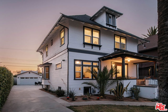 2907 Halldale Avenue, Los Angeles CA: https://media.crmls.org/mediaz/f9180a30-a206-49d1-97e0-04d9abc4dd35.jpg
