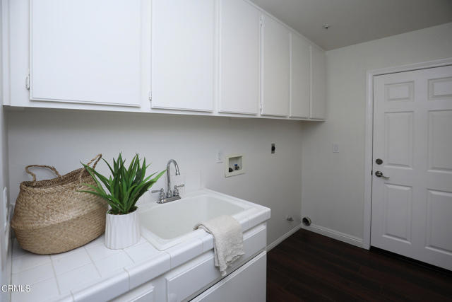 Laundry room w/ door to garage