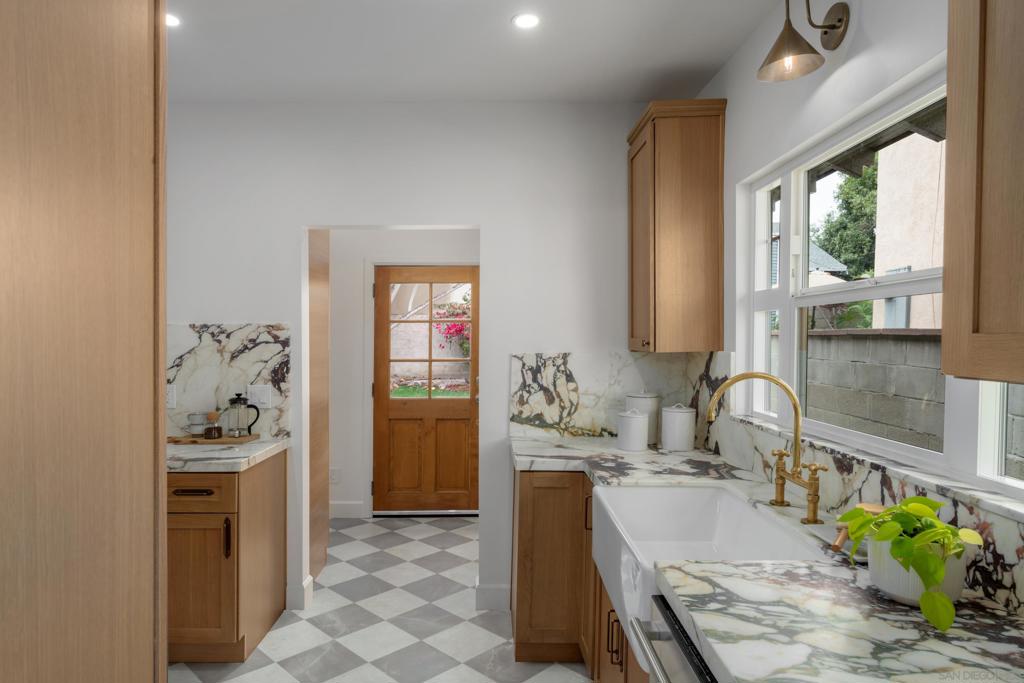 MLS #250033899SD img 8