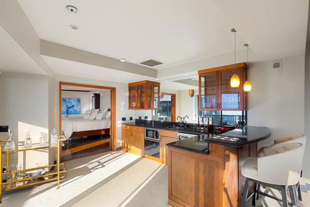 200 Harbor Dr, San Diego CA: https://media.crmls.org/mediaz/f918cdb9-24ae-42be-9319-5b5cefb648ef.jpg