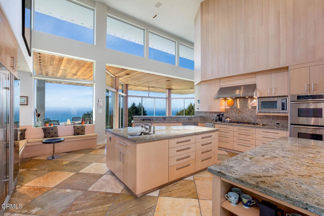 43850 Buckhorn Cove E Road, Little River CA: https://media.crmls.org/mediaz/f918d219-9112-43b4-aa86-6040faa33d27.jpg