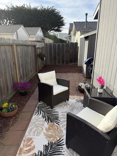 520 Amador Avenue, Seaside CA: https://media.crmls.org/mediaz/f918dbcf-9c04-46ce-9210-5d3cde4aabf9.jpg