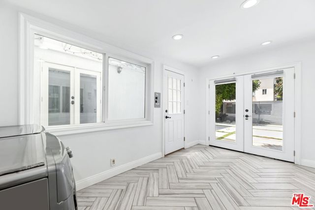 7614 Willoughby Avenue, West Hollywood CA: https://media.crmls.org/mediaz/f918fef6-e1ab-4f49-9107-cbb6be2e6965.jpg