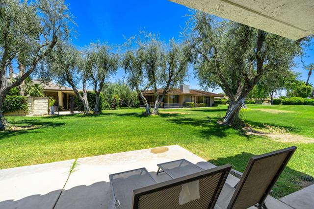 2 Rutgers Court, Rancho Mirage CA: https://media.crmls.org/mediaz/f91905ac-321a-4792-8acb-56ea891b8237.jpg