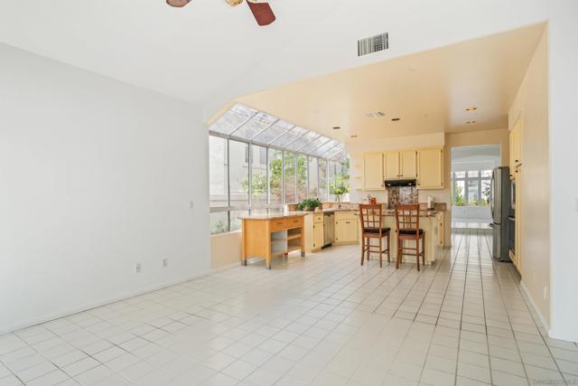 2133 View Crest Glen, Escondido CA: https://media.crmls.org/mediaz/f9197870-bbf7-470f-8407-907ead6b6772.jpg