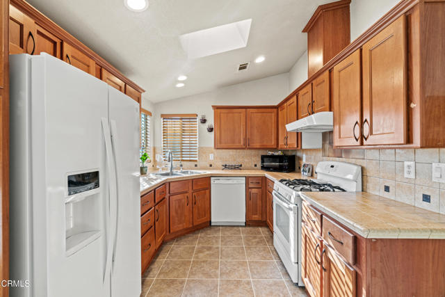 Detail Gallery Image 16 of 40 For 24 via Rosal #24,  Camarillo,  CA 93012 - 2 Beds | 2 Baths