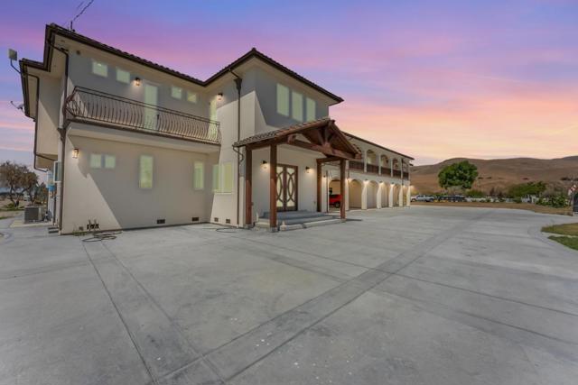 8440 Lovers Lane, Hollister CA: https://media.crmls.org/mediaz/f919b061-23d9-4747-afd1-c01c8cc283a3.jpg
