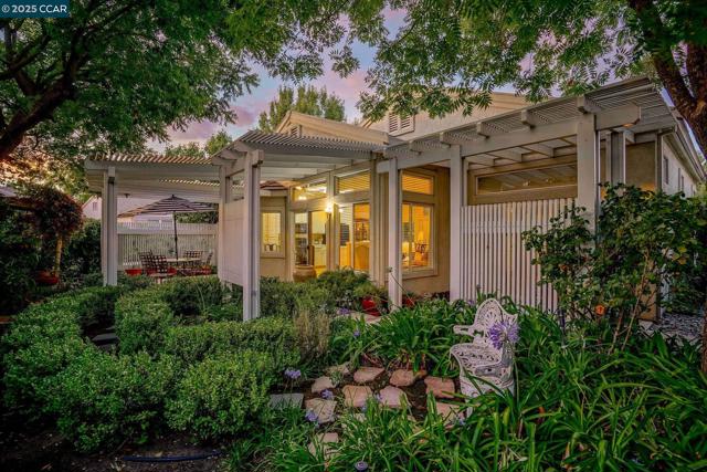 95 Goldspur Way, Brentwood CA: https://media.crmls.org/mediaz/f919e4eb-7d71-41d3-8333-18d47591e358.jpg