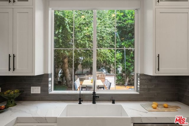 18057 Valley Vista Boulevard, Encino CA: https://media.crmls.org/mediaz/f91abbc0-7868-43b4-b678-826004b0b8f2.jpg