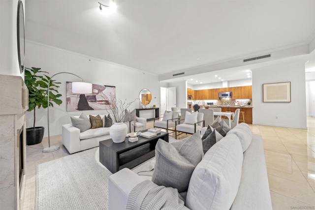 550 Front St, San Diego CA: https://media.crmls.org/mediaz/f91b3f92-e3b8-4827-8e86-35bbc019a676.jpg