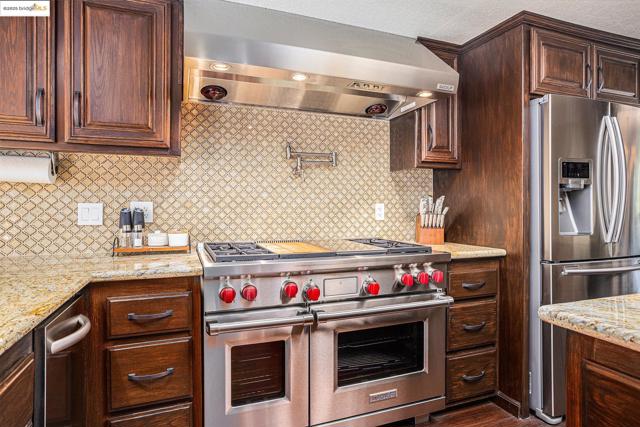 15 Madeira Ct, Oakley CA: https://media.crmls.org/mediaz/f91b670b-724d-450a-b3e3-bbf63f17ac65.jpg