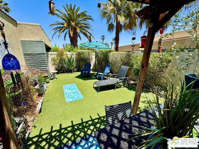 1533 N Sunflower Court, Palm Springs CA: https://media.crmls.org/mediaz/f91b844c-3af7-4bbf-8f83-77f1eef506a7.jpg