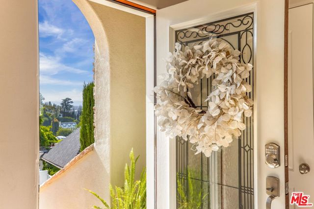 3942 Glenridge Drive, Sherman Oaks CA: https://media.crmls.org/mediaz/f91ba10d-00ac-4fb2-9b38-39f36767c30f.jpg