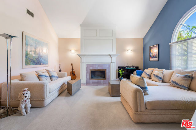 17040 Rancho Street, Encino CA: https://media.crmls.org/mediaz/f91bc30a-ecd4-4624-96dd-1e6af4a62a9c.jpg