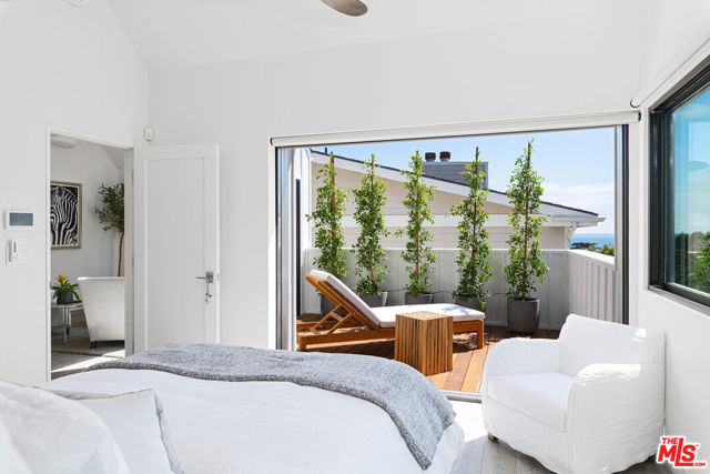 31866 Seafield Drive, Malibu CA: https://media.crmls.org/mediaz/f91c24e2-4118-48a4-b1bb-8a8c41d68921.jpg