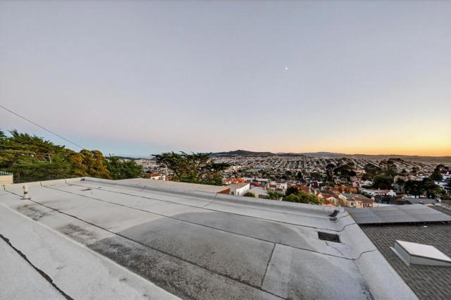 72 Cresta Vista Drive, San Francisco CA: https://media.crmls.org/mediaz/f91c6120-1a86-4463-b2ca-0d7b9ff923e5.jpg