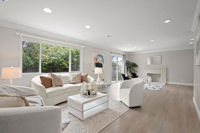 501 Amherst Ct, San Ramon CA: https://media.crmls.org/mediaz/f91cc783-2357-4183-b493-c0e0fb15cf43.jpg