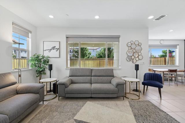410 E Redberry Place, Mountain House CA: https://media.crmls.org/mediaz/f91d00c5-6ddc-44e6-aa8b-e2ab7acd11ae.jpg