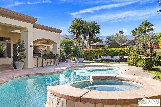 16 Villaggio Place, Rancho Mirage CA: https://media.crmls.org/mediaz/f91d7bc8-90a4-4075-9711-990d49ecdb1c.jpg