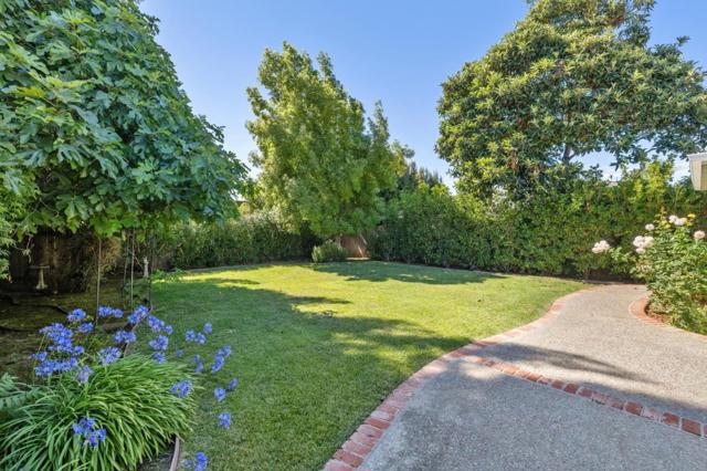1050 Boranda Avenue, Mountain View CA: https://media.crmls.org/mediaz/f91de9fc-f49c-4e4e-a4b1-4c4f1718adbf.jpg