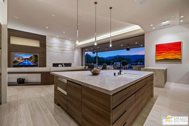 1 Sterling Ridge Drive, Rancho Mirage CA: https://media.crmls.org/mediaz/f91e3263-ccec-41d4-aa41-c3c8eaf2e8e2.jpg