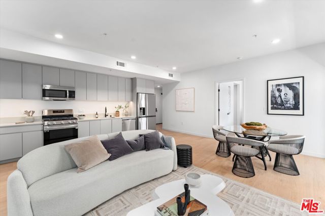904 S New Hampshire Avenue, Los Angeles CA: https://media.crmls.org/mediaz/f91e8276-c153-4280-8435-5185e306e478.jpg
