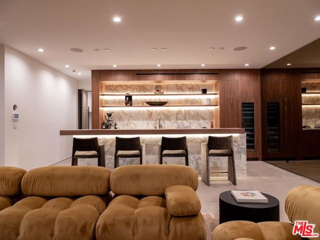 3748 Berry Drive, Studio City CA: https://media.crmls.org/mediaz/f91e8542-85c2-42bc-83b1-855a765eee0a.jpg