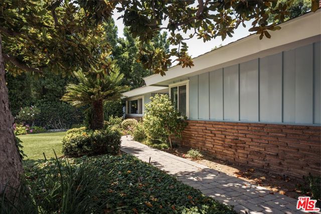 14141 Margate Street photo 4