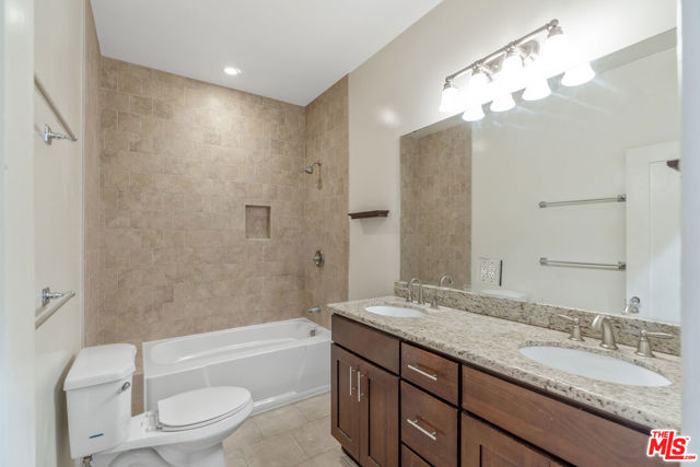 458 N Genesee Avenue, Los Angeles CA: https://media.crmls.org/mediaz/f91ea4e0-57db-4700-87af-c2f6187df99a.jpg