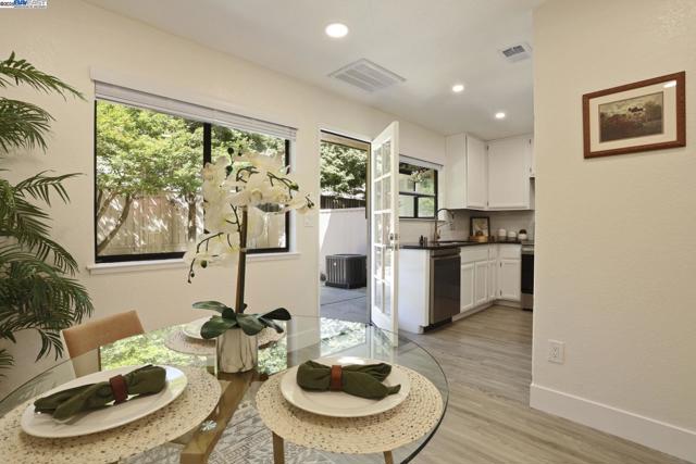 7650 Arbor Creek Cir, Dublin CA: https://media.crmls.org/mediaz/f91f1496-fdb7-4038-aa79-0dadbf358068.jpg