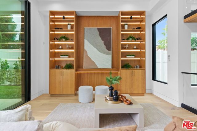 4535 Haskell Avenue, Encino CA: https://media.crmls.org/mediaz/f91f3c84-0871-4b23-aa8a-45bdd1dd7153.jpg