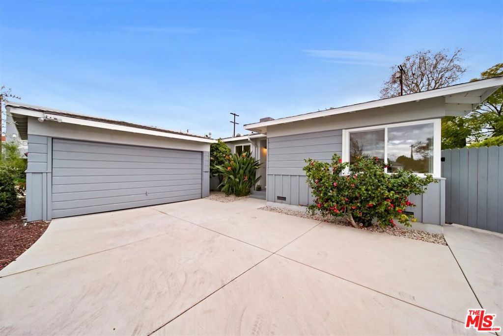 5215 Lemona Avenue, Sherman Oaks, CA 91411