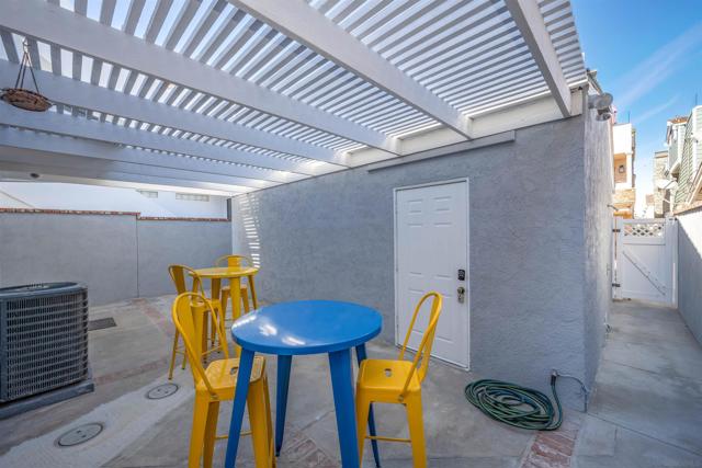 206 E E Oceanfront, Newport Beach CA: https://media.crmls.org/mediaz/f91f4770-669b-44ff-98f5-2fda7c785b2e.jpg