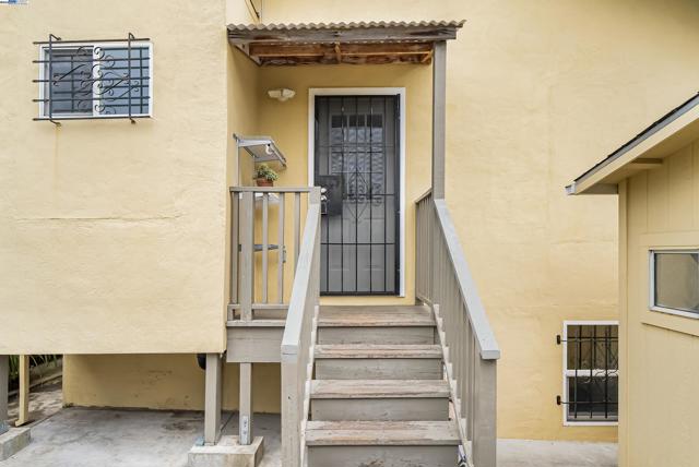 931 E 23Rd St, Oakland CA: https://media.crmls.org/mediaz/f91f617d-2bbf-459a-a93c-21553e0b0fbd.jpg
