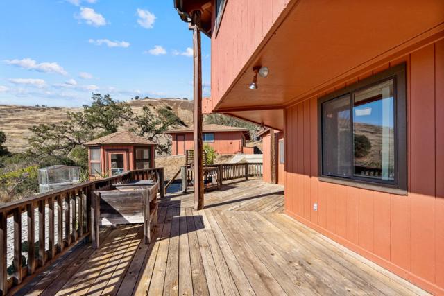 20101 Panoche Road, Paicines CA: https://media.crmls.org/mediaz/f91fbbc9-1b93-441e-bcdc-47f212d601d9.jpg