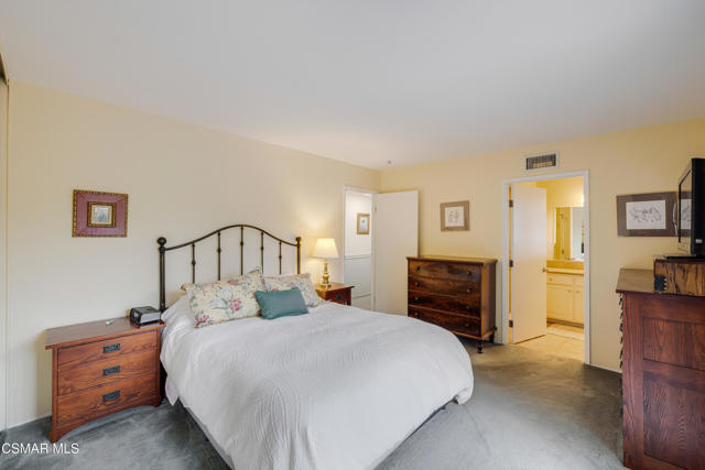 3384 Radcliffe Road, Thousand Oaks CA: https://media.crmls.org/mediaz/f91fee33-6211-48da-91db-59a411a4cc4c.jpg