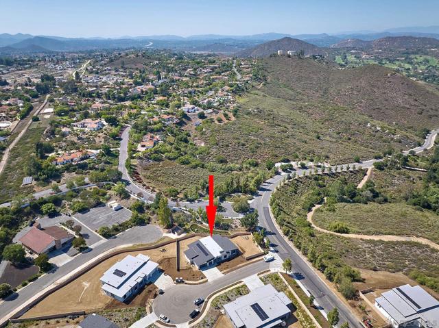 16350 Sage Trails Ct, Poway CA: https://media.crmls.org/mediaz/f9200611-f498-4fc1-9770-e45ca749d578.jpg