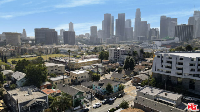 306 N Bixel Street, Los Angeles CA: https://media.crmls.org/mediaz/f9204759-6ea3-4f9f-b108-c84f6e832a54.jpg