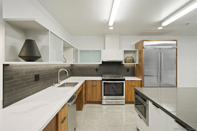 321 10th ave, San Diego CA: https://media.crmls.org/mediaz/f920d6fa-b917-4294-9958-6d0a7cae2b9f.jpg