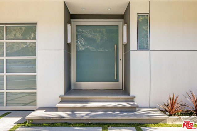19640 Pacific Coast Highway, Malibu CA: https://media.crmls.org/mediaz/f92100e4-28a1-4090-99d4-b7441cb794ef.jpg