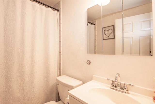 829 Warmlands Avenue, Vista CA: https://media.crmls.org/mediaz/f92146e8-e41a-4032-94c4-ff8a9b4f5603.jpg