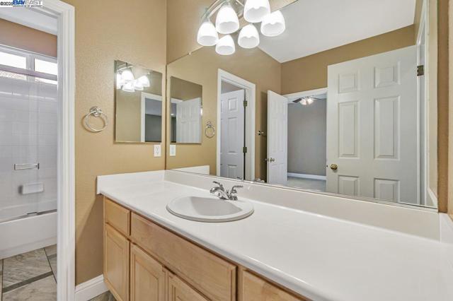 5391 Fernbank Dr, Concord CA: https://media.crmls.org/mediaz/f9219990-e714-45f0-947b-990962762cca.jpg