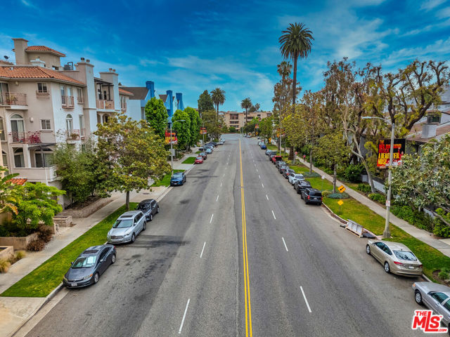 1940 S Beverly Glen Boulevard, Los Angeles CA: https://media.crmls.org/mediaz/f921b00a-e43b-4c85-9eca-ad8c6d2c1666.jpg