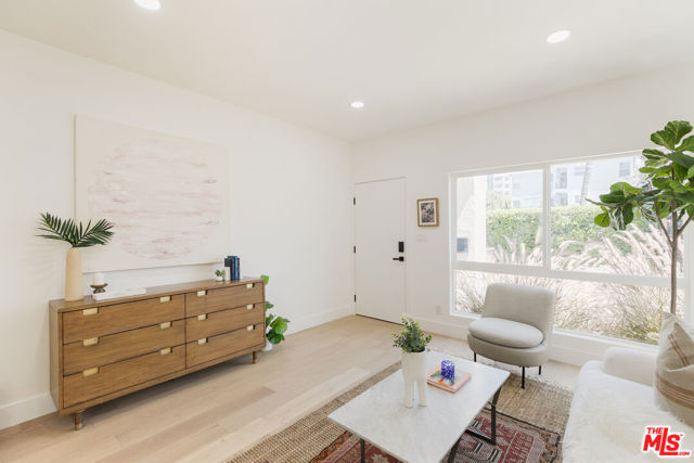 119 Westlake Avenue, Los Angeles, California 90026, 2 Bedrooms Bedrooms, ,1 BathroomBathrooms,Condominium,For Sale,Westlake,24427559