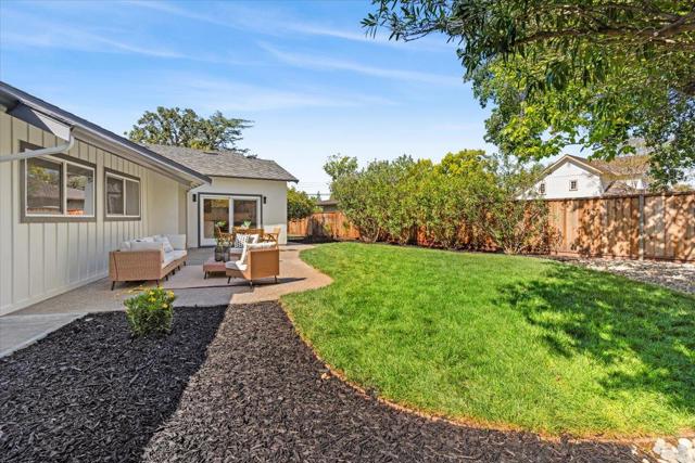 15640 Gardenia Way, Los Gatos CA: https://media.crmls.org/mediaz/f9226554-f708-4cc1-907e-af45548a2f6a.jpg