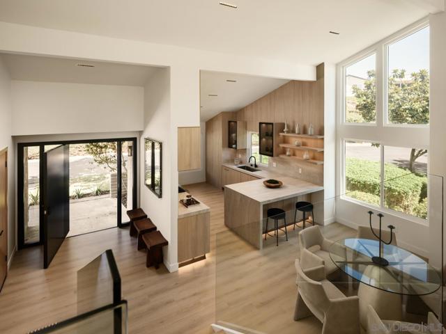 2163 Caminito Circulo Norte, La Jolla CA: https://media.crmls.org/mediaz/f9229170-25ea-4499-bf50-6a977373e654.jpg